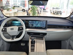 榮威鯨 中控圖片