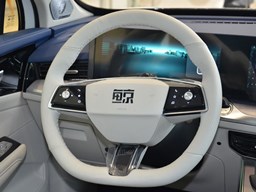 榮威鯨 中控圖片