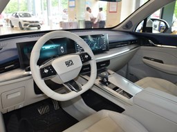 榮威鯨 中控圖片