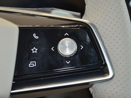 榮威鯨 中控圖片