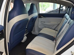 榮威鯨 內(nèi)飾圖片