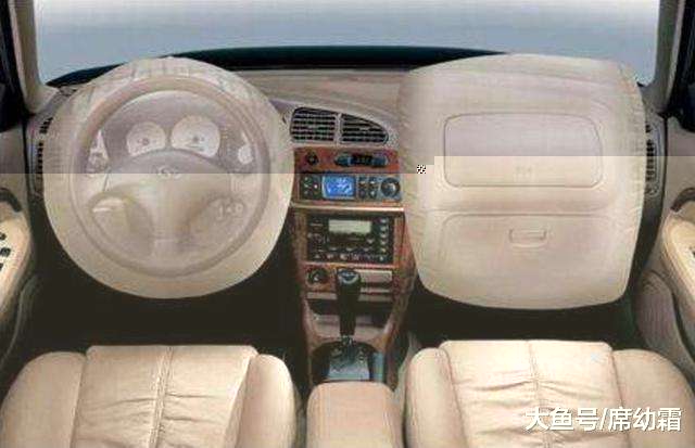 男子開(kāi)奧迪遇車(chē)禍身亡, 8個(gè)氣囊未彈開(kāi), 一汽大眾: 人道主義賠2萬(wàn)