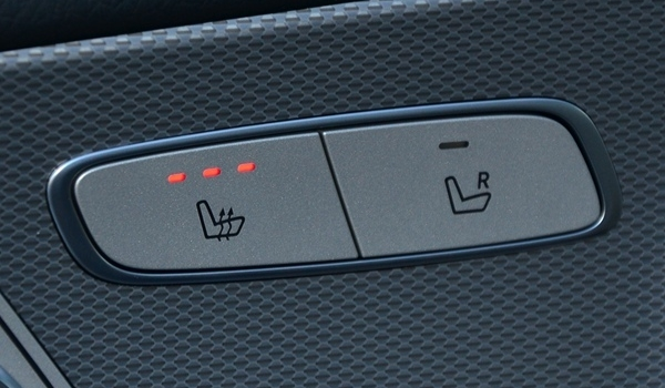 座椅加熱開關標志 座椅的標記上面有三個條形箭頭