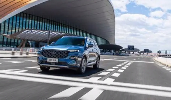 福特領(lǐng)睿真實口碑怎么樣 福特領(lǐng)睿性能好/動力強/行駛穩(wěn)定