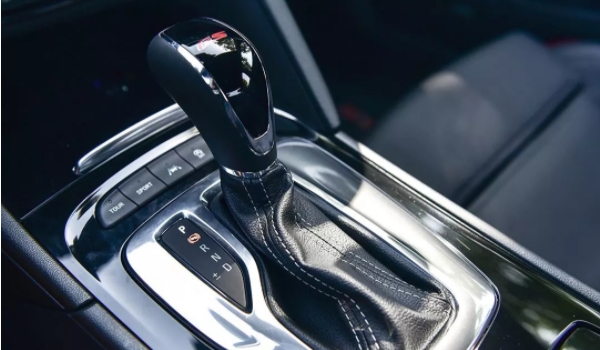 自動擋車點火時應該掛什么檔位 應該掛在P檔或N檔位置上