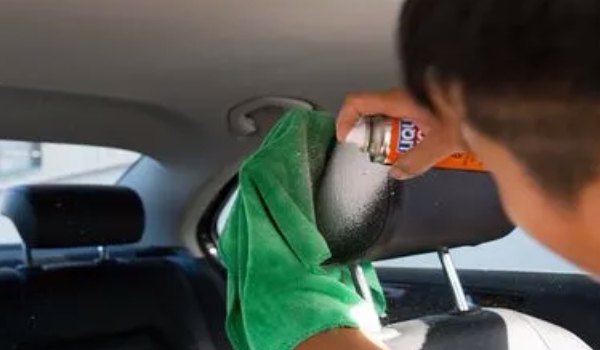 汽車內(nèi)飾多久清洗一次 汽車內(nèi)飾三個(gè)月清洗一次效果好