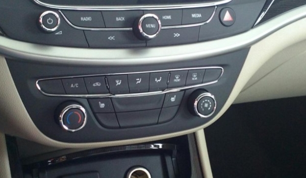 rear汽車(chē)按鍵是什么意思 rear汽車(chē)按鍵是后風(fēng)擋玻璃除霧