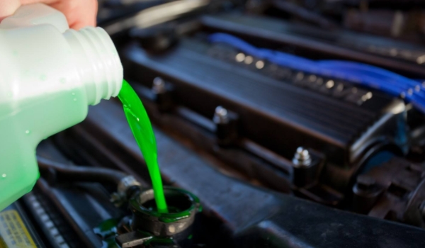 汽車防凍液的作用 防凍、防腐、防水垢、防開鍋（兩年或4萬公里）