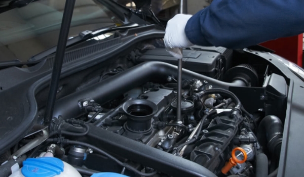 汽車大保養(yǎng)做些什么項目 更換機(jī)油、三濾、變速箱潤滑油、火花塞等