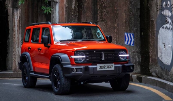 坦克三百是幾個(gè)擋位 是8擋手自一體變速箱（2.0T渦輪增壓發(fā)動(dòng)機(jī)）