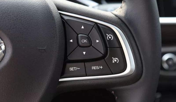 定速巡航怎么用 按下控制按鍵可以打開和關(guān)閉（SET+/SET-設(shè)置速度）