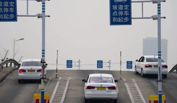 考駕照考試緊張?jiān)趺崔k 熟練掌握在報(bào)名考試（放輕松、不緊張）