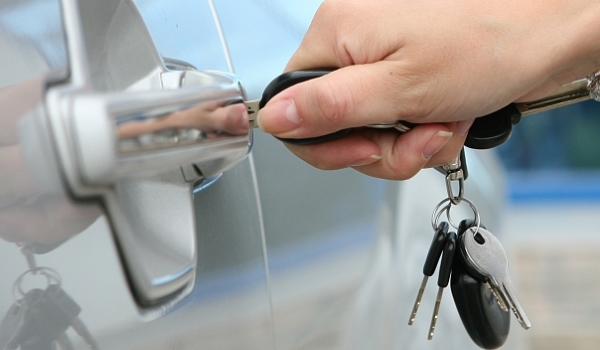 汽車鑰匙丟了怎么辦 4S店、汽配城匹配鑰匙（部分車型需更換車鎖）