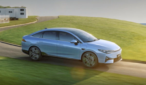 轎車和suv哪個好 各有好處（轎車舒適度高/suv空間大、通過性好）