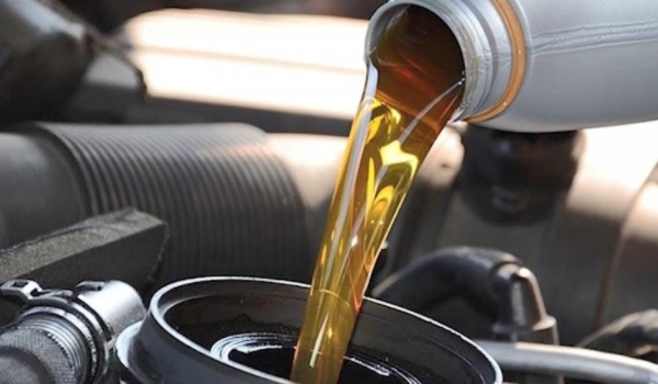 機油怎么洗 可以通過酒精，風(fēng)油精，汽油來進行清洗（注意對手的保護）