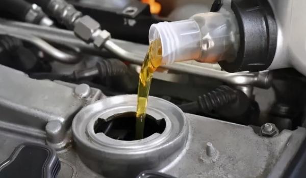 機油怎么洗 可以通過酒精，風(fēng)油精，汽油來進行清洗（注意對手的保護）