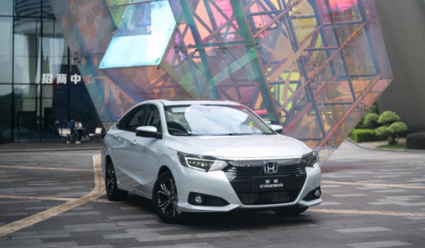 凌派怎么樣 爆發(fā)力強(qiáng)、外觀年輕運(yùn)動(dòng)、后排空間大（軸距2730mm）