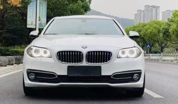 寶馬525和530的區(qū)別 在動(dòng)力、配置、價(jià)格上面有所區(qū)別