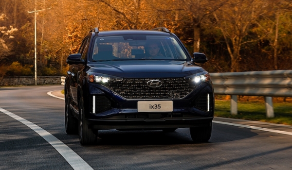 現(xiàn)代ix35怎么樣 加速效果好、車身配置豐富、中控設(shè)計不錯