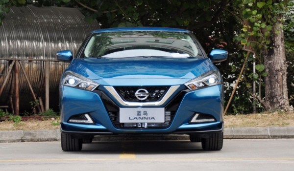 藍(lán)鳥(niǎo)怎么樣 車身時(shí)尚、省油耐用、車輛保值率很高