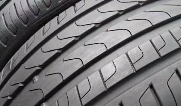 倍耐力輪胎怎么樣 抓地力好、行駛穩(wěn)定性好、排水能力好