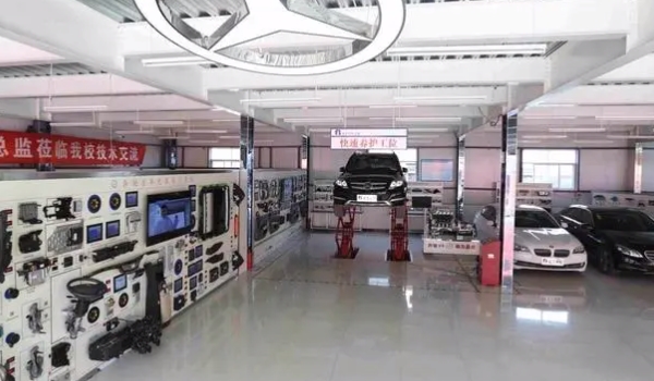 汽修學校學費多少 8000元到15000元（學校資質不同價格不同）