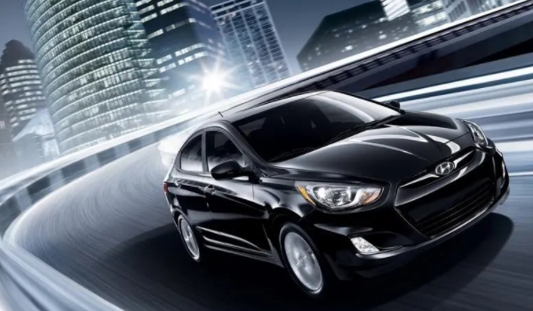 現(xiàn)代瑞納怎么樣 車身時(shí)尚、舒適性好、油耗較低