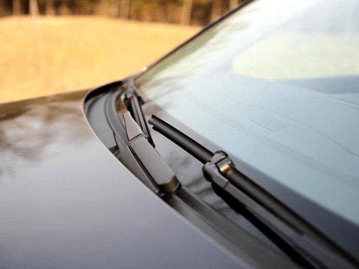 雨刮器一刮感覺有一層霧一樣