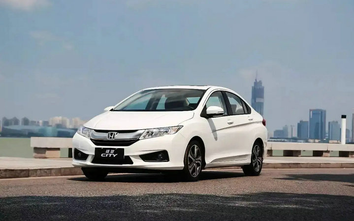 三廂飛度叫什么名字