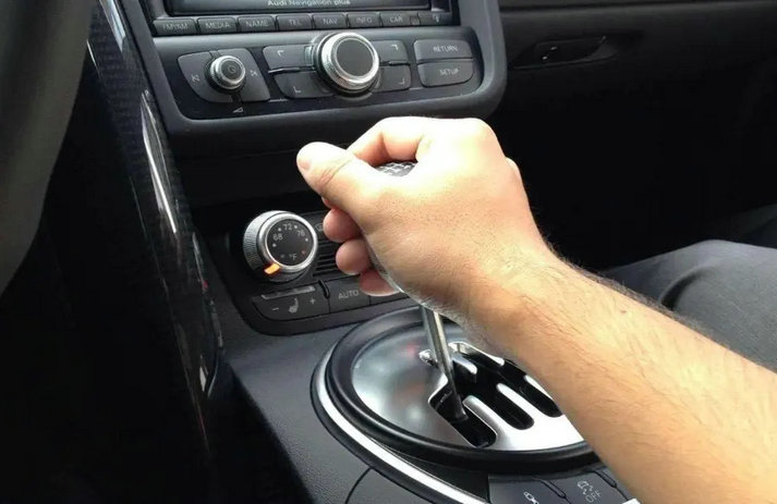 手動(dòng)擋的車怎么開