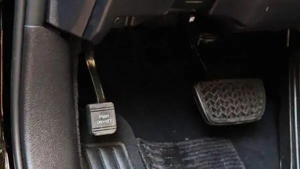 行車制動(dòng)是什么意思