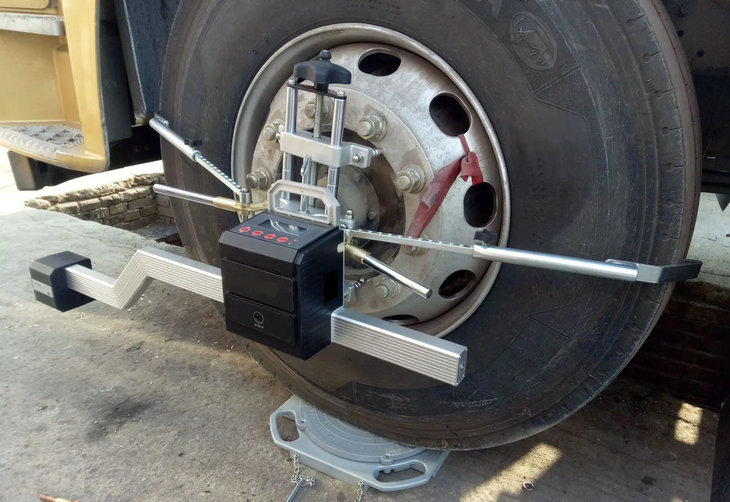 大車四輪定位多少錢