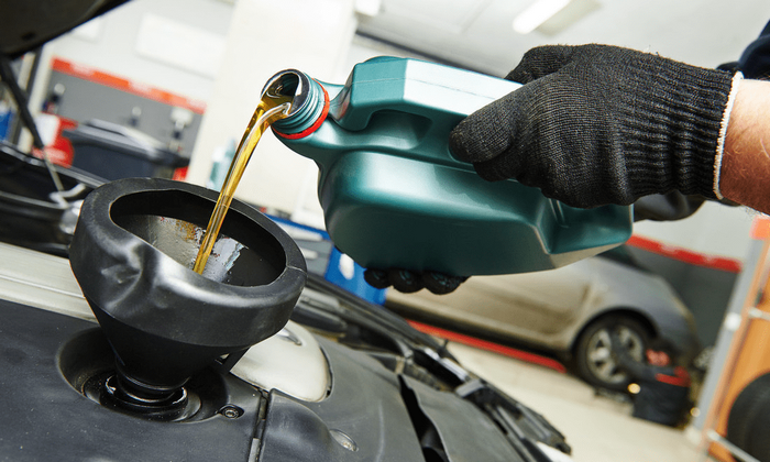 汽車(chē)機(jī)油量不足還能繼續(xù)開(kāi)嗎