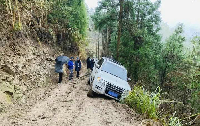 發(fā)生側(cè)滑時怎樣使用制動