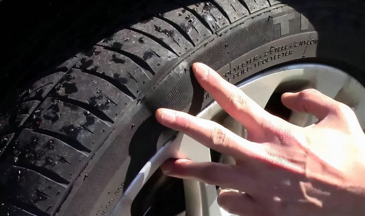 汽車(chē)爆胎找誰(shuí)處理比較好