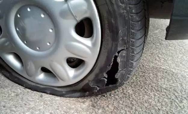 汽車(chē)爆胎救援多少錢(qián)一次