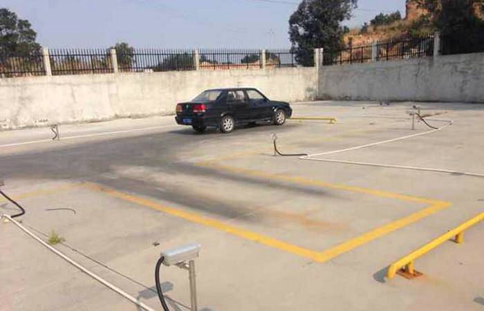 倒車(chē)入庫(kù)怎么判斷打早還是打晚