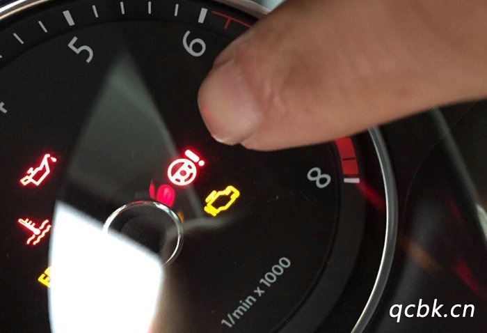 方向盤(pán)故障燈亮是什么原因