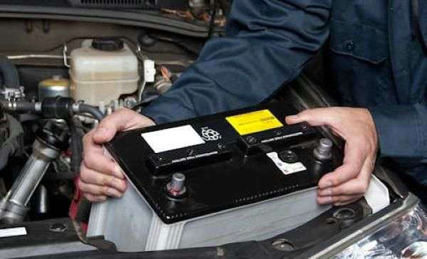 汽車電瓶沒(méi)電了要換新電瓶嗎