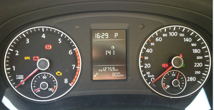 怎么看汽車?yán)锍瘫碛袥](méi)有被調(diào)過(guò)