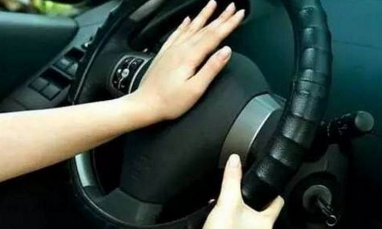 汽車?yán)群鋈痪筒豁懥说脑?></i>
          <h3>汽車?yán)群鋈痪筒豁懥说脑?/h3>
          <span>知識(shí)</span>
          <p class=