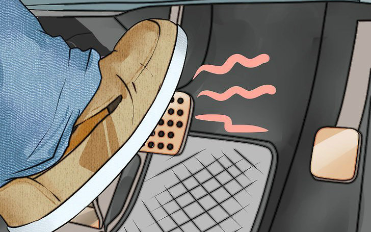 自動(dòng)波的剎車(chē)和油門(mén)都在哪