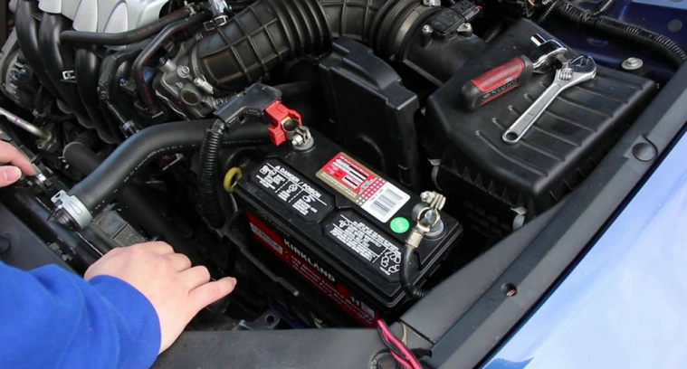 汽車電瓶在沒(méi)電之前會(huì)有哪些征兆