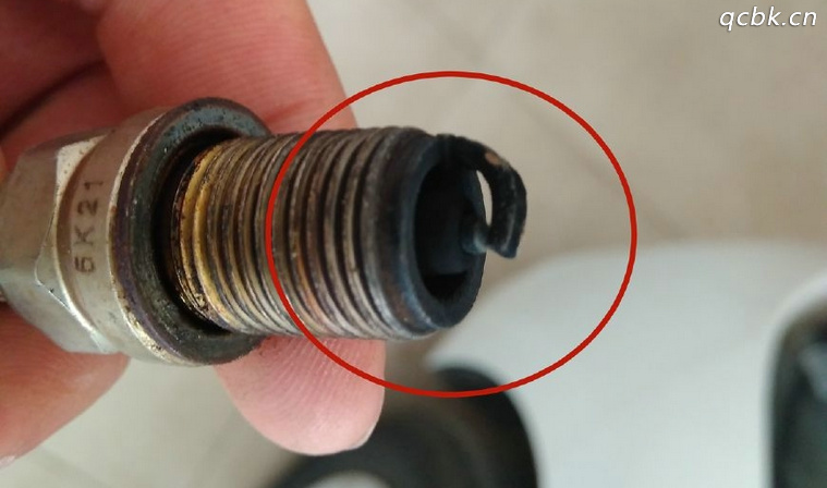 火花塞變黑是怎么回事