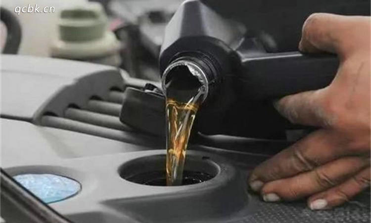 機(jī)油在車(chē)?yán)锉Ｙ|(zhì)期多久 汽車(chē)機(jī)油不換有什么影響