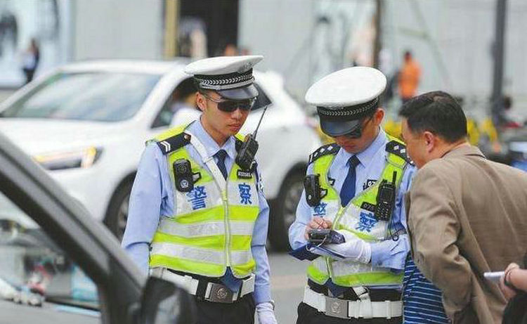 沒(méi)帶駕駛證開(kāi)車(chē)會(huì)罰款嗎