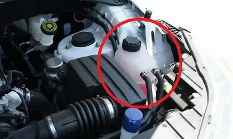 發(fā)動機冷卻液在哪里加