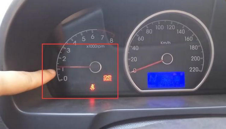 發(fā)動(dòng)機(jī)怠速高是什么原因造成的