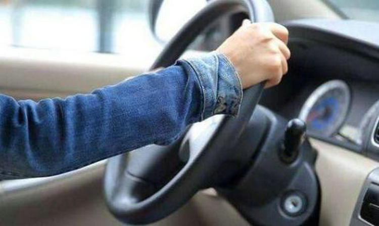 冷車啟動(dòng)發(fā)動(dòng)機(jī)抖動(dòng)是什么原因