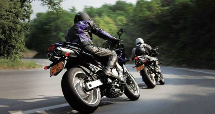 摩托車?yán)滠噯右粫拖ɑ鹪趺椿厥?></i>
          <h3>摩托車?yán)滠噯右粫拖ɑ鹪趺椿厥?/h3>
          <span>知識</span>
          <p class=